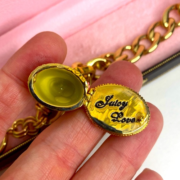Juicy Couture Women’s Y2K Wedding Cake Chunky Gold Charm Bracelet With Box - Picture 9 of 13